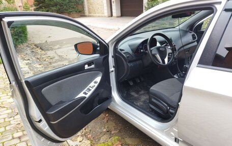 Hyundai Solaris II рестайлинг, 2011 год, 750 000 рублей, 10 фотография