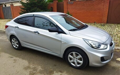 Hyundai Solaris II рестайлинг, 2011 год, 750 000 рублей, 4 фотография