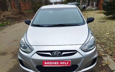 Hyundai Solaris II рестайлинг, 2011 год, 750 000 рублей, 2 фотография