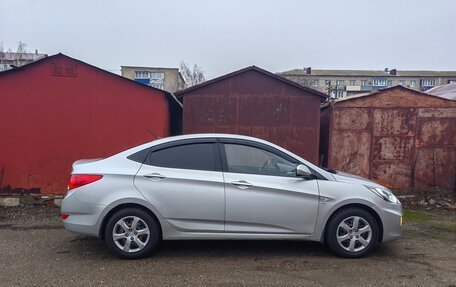 Hyundai Solaris II рестайлинг, 2012 год, 700 000 рублей, 2 фотография