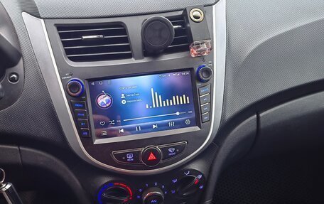 Hyundai Solaris II рестайлинг, 2012 год, 700 000 рублей, 12 фотография