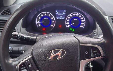 Hyundai Solaris II рестайлинг, 2012 год, 700 000 рублей, 15 фотография