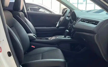 Honda Vezel, 2022 год, 1 550 000 рублей, 16 фотография