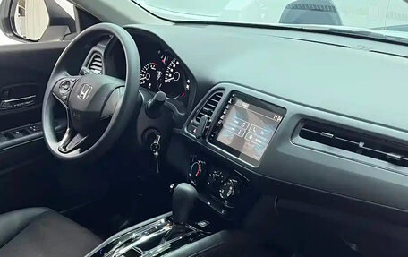 Honda Vezel, 2022 год, 1 550 000 рублей, 17 фотография