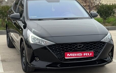 Hyundai Solaris II рестайлинг, 2021 год, 1 690 000 рублей, 1 фотография