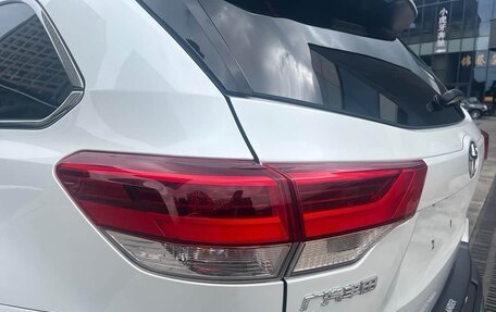 Toyota Highlander III, 2021 год, 4 033 044 рублей, 12 фотография