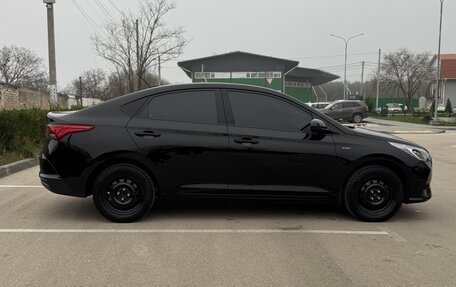 Hyundai Solaris II рестайлинг, 2021 год, 1 690 000 рублей, 2 фотография