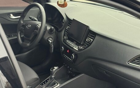 Hyundai Solaris II рестайлинг, 2021 год, 1 690 000 рублей, 7 фотография