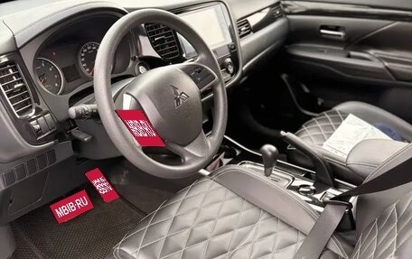 Mitsubishi Outlander III рестайлинг 3, 2022 год, 2 800 000 рублей, 1 фотография