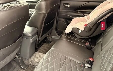 Mitsubishi Outlander III рестайлинг 3, 2022 год, 2 800 000 рублей, 2 фотография