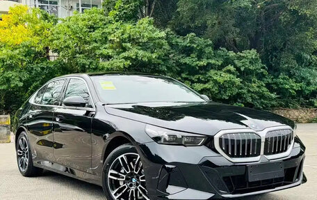 BMW 5 серия, 2025 год, 7 768 570 рублей, 2 фотография