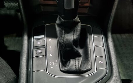 Volkswagen Tiguan II, 2019 год, 2 060 000 рублей, 17 фотография