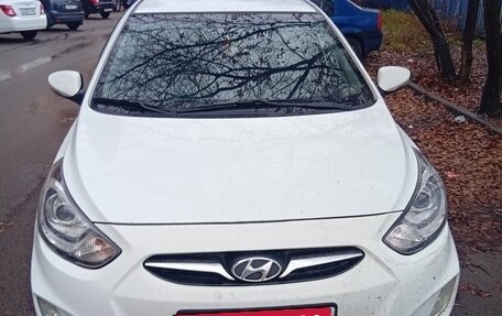 Hyundai Solaris II рестайлинг, 2011 год, 750 000 рублей, 4 фотография