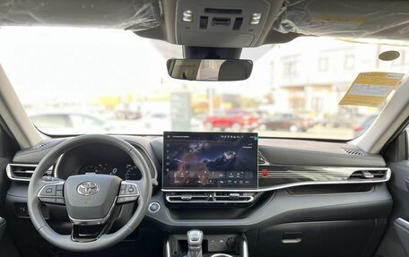 Toyota Highlander, 2025 год, 6 190 000 рублей, 28 фотография