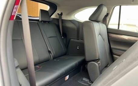 Toyota Highlander, 2025 год, 6 190 000 рублей, 24 фотография