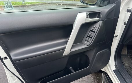 Toyota Land Cruiser Prado 150 рестайлинг 2, 2021 год, 5 250 000 рублей, 8 фотография