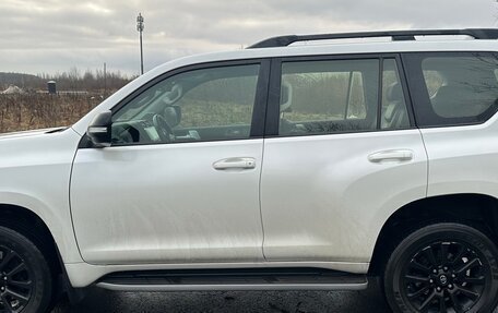 Toyota Land Cruiser Prado 150 рестайлинг 2, 2021 год, 5 250 000 рублей, 7 фотография