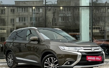 Mitsubishi Outlander III рестайлинг 3, 2015 год, 1 750 000 рублей, 3 фотография