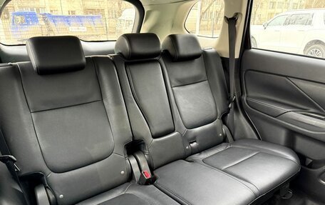 Mitsubishi Outlander III рестайлинг 3, 2015 год, 1 750 000 рублей, 10 фотография