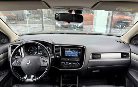 Mitsubishi Outlander III рестайлинг 3, 2015 год, 1 750 000 рублей, 11 фотография