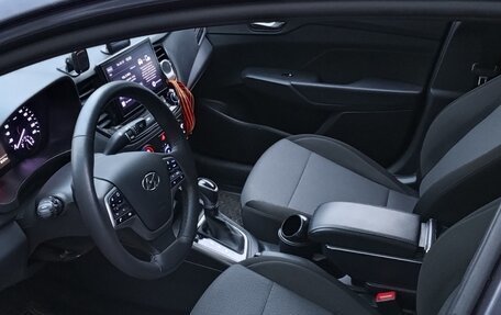 Hyundai Solaris II рестайлинг, 2022 год, 1 600 000 рублей, 5 фотография