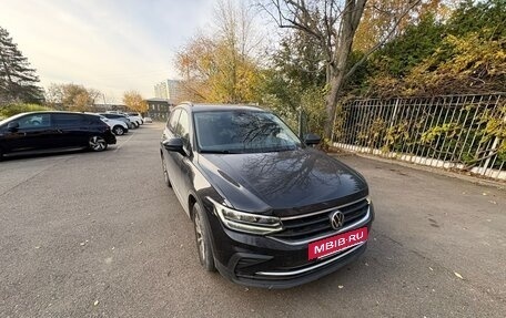 Volkswagen Tiguan II, 2021 год, 2 500 000 рублей, 2 фотография