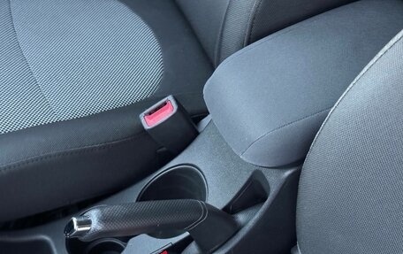 Hyundai Solaris II рестайлинг, 2011 год, 720 000 рублей, 17 фотография