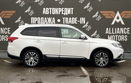Mitsubishi Outlander III рестайлинг 3, 2017 год, 1 765 000 рублей, 9 фотография