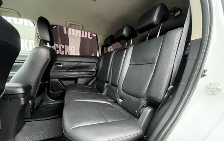 Mitsubishi Outlander III рестайлинг 3, 2017 год, 1 765 000 рублей, 13 фотография