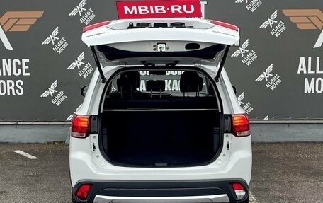 Mitsubishi Outlander III рестайлинг 3, 2017 год, 1 765 000 рублей, 7 фотография