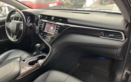 Toyota Camry, 2020 год, 2 800 000 рублей, 4 фотография