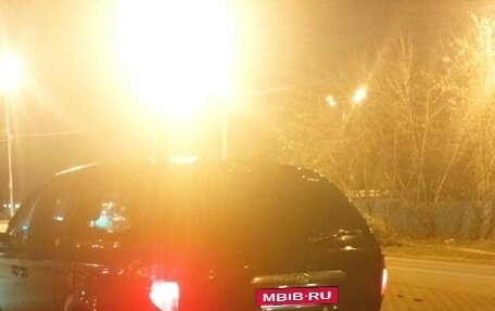 Chrysler Town & Country IV, 2004 год, 550 000 рублей, 2 фотография