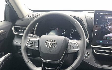 Toyota Highlander, 2025 год, 6 250 000 рублей, 20 фотография