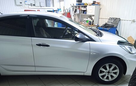 Hyundai Solaris II рестайлинг, 2013 год, 650 000 рублей, 4 фотография