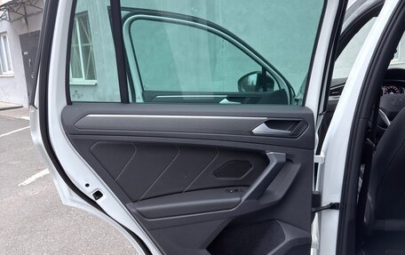 Volkswagen Tiguan II, 2021 год, 3 800 000 рублей, 13 фотография