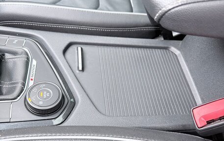 Volkswagen Tiguan II, 2021 год, 3 800 000 рублей, 26 фотография