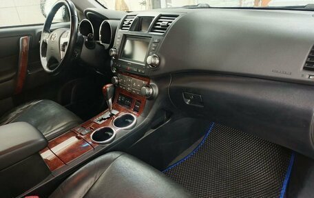 Toyota Highlander III, 2011 год, 1 750 000 рублей, 12 фотография