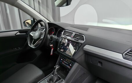 Volkswagen Tiguan II, 2021 год, 2 899 000 рублей, 12 фотография