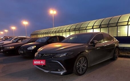 Toyota Camry, 2023 год, 3 800 000 рублей, 2 фотография