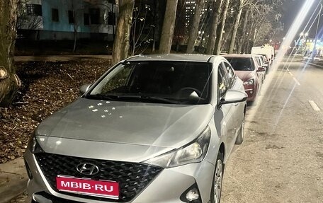 Hyundai Solaris II рестайлинг, 2020 год, 1 000 000 рублей, 1 фотография