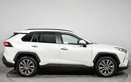 Toyota RAV4, 2019 год, 3 200 000 рублей, 4 фотография