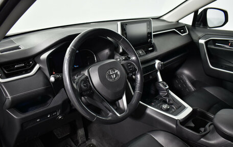 Toyota RAV4, 2019 год, 3 200 000 рублей, 9 фотография