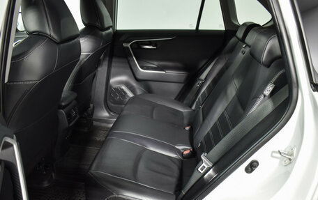 Toyota RAV4, 2019 год, 3 200 000 рублей, 11 фотография