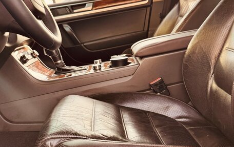 Volkswagen Touareg III, 2010 год, 1 800 000 рублей, 11 фотография