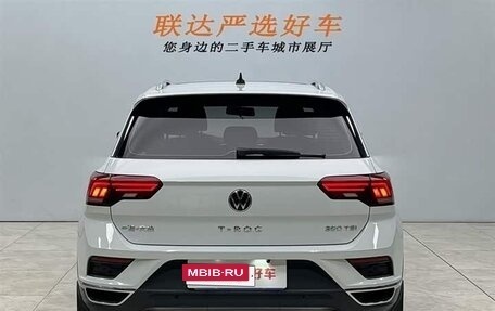 Volkswagen T-Roc I, 2022 год, 1 900 155 рублей, 3 фотография