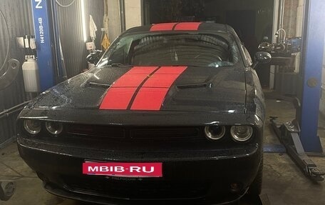 Dodge Challenger III рестайлинг 2, 2019 год, 3 400 000 рублей, 2 фотография