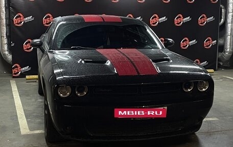 Dodge Challenger III рестайлинг 2, 2019 год, 3 400 000 рублей, 3 фотография
