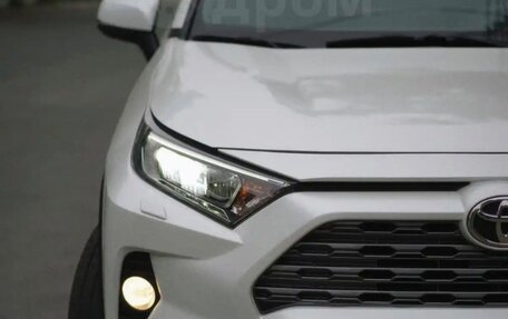 Toyota RAV4, 2019 год, 3 400 000 рублей, 4 фотография