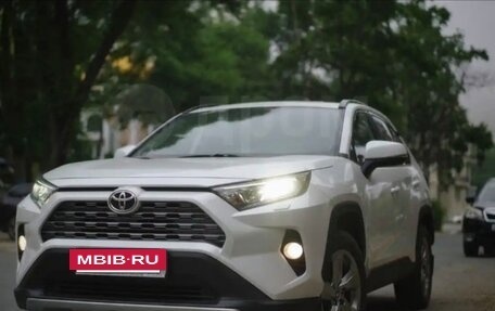 Toyota RAV4, 2019 год, 3 400 000 рублей, 2 фотография
