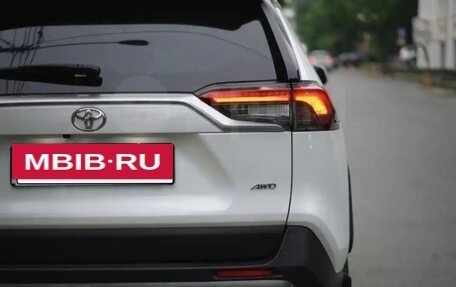 Toyota RAV4, 2019 год, 3 400 000 рублей, 12 фотография